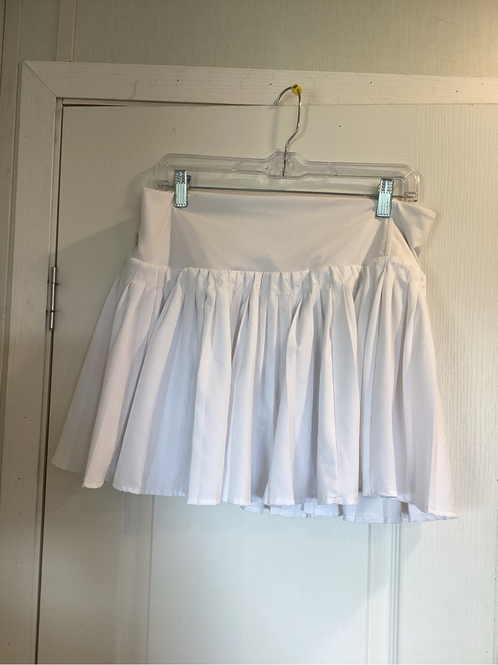 all in motion White Pleated Skort L EUC